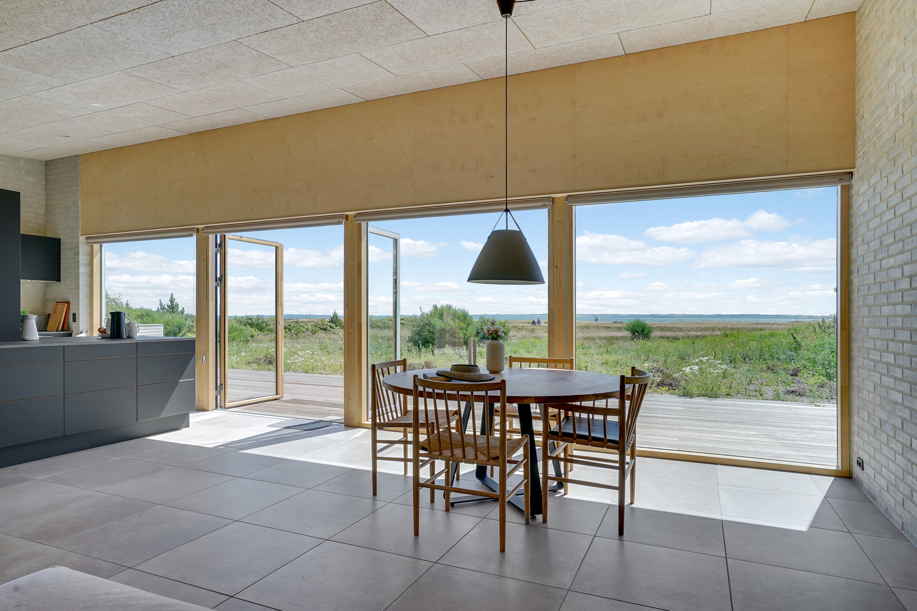 Spisestuen i sommerhuset i Thy.